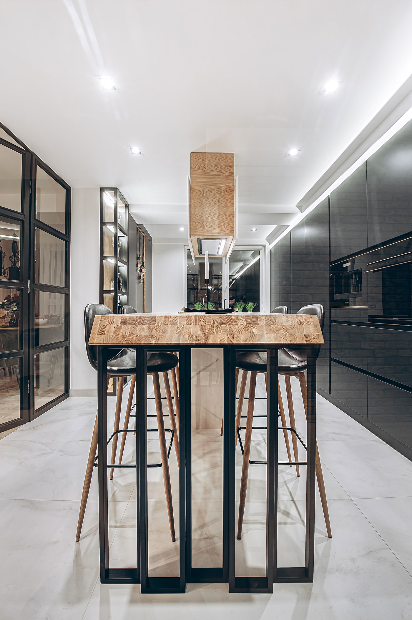 End of the island: an end-grain oak worktop on black steel legs, with bar stools