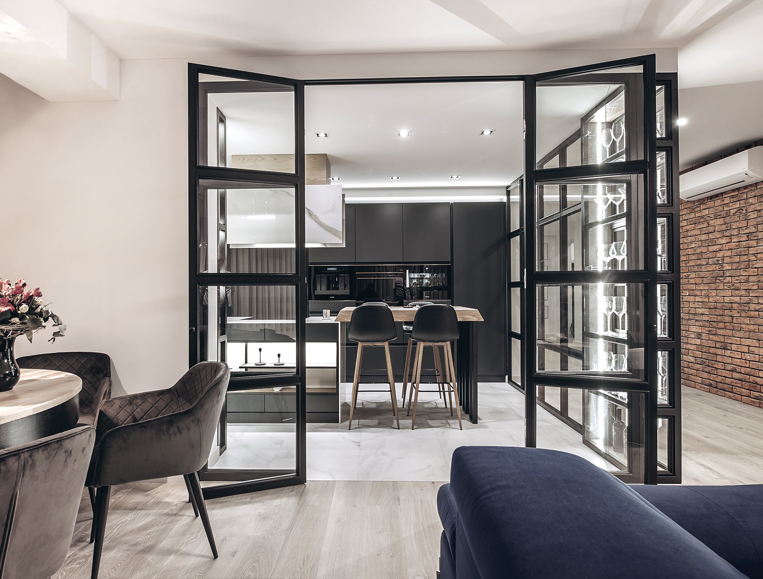 Кухня в раме стальных перегородок Crittall