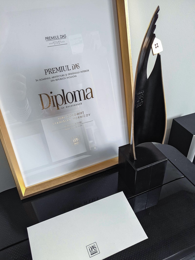Iuri Colomiet with the Premiul DAS Awards 2017 trophy, winner in the “Furniture Design & Development” category